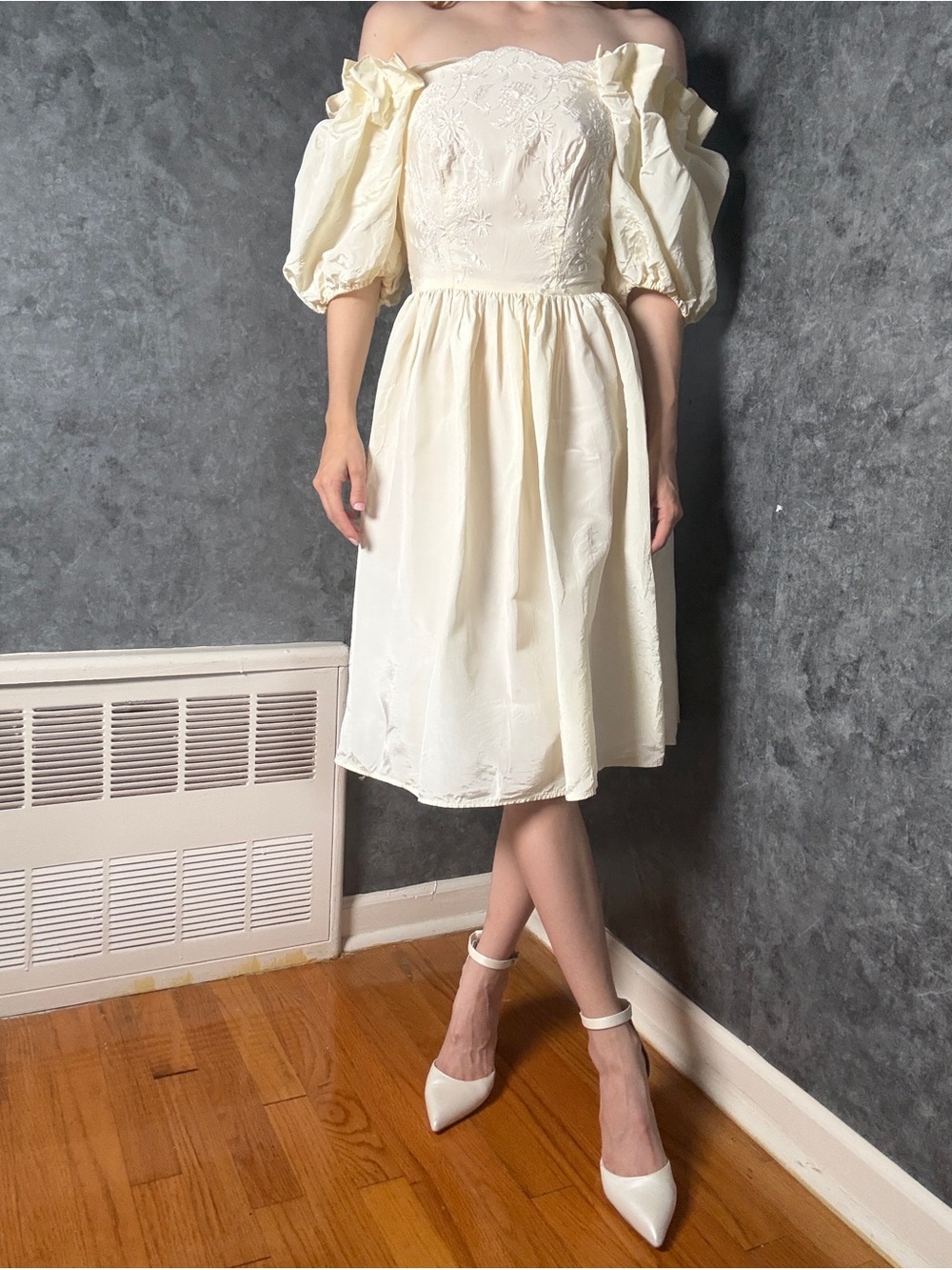 VTG 70s Ivory Taffeta Wedding Dress Puff Sleeve Embroidered Off-Shoulder Mini